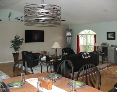 613 Se 21st Street - Photo Thumbnail 1