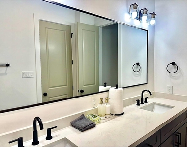 2339 Eagle St - Photo Thumbnail 10