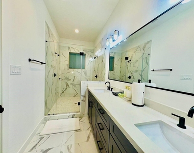 2339 Eagle St - Photo Thumbnail 9