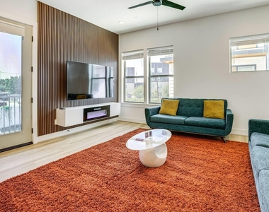 2339 Eagle St - Photo Thumbnail 3