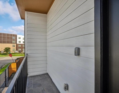 2339 Eagle St - Photo Thumbnail 15