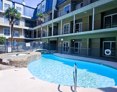 921 Marine Drive - Photo Thumbnail 2