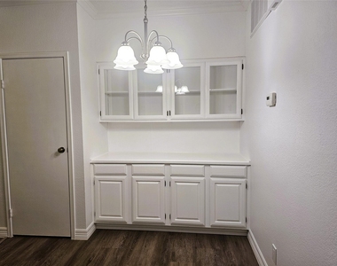 921 Marine Drive - Photo Thumbnail 8