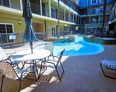 921 Marine Drive - Photo Thumbnail 3