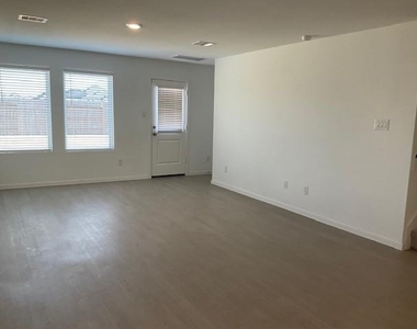 1627 Birch Wood Drive - Photo Thumbnail 5