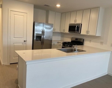 1627 Birch Wood Drive - Photo Thumbnail 4