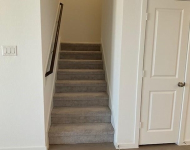 1627 Birch Wood Drive - Photo Thumbnail 6