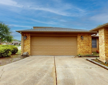 1022 Manorglen Drive - Photo Thumbnail 3