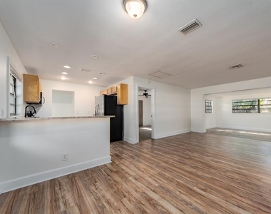 2242 Indian Avenue S - Photo Thumbnail 2