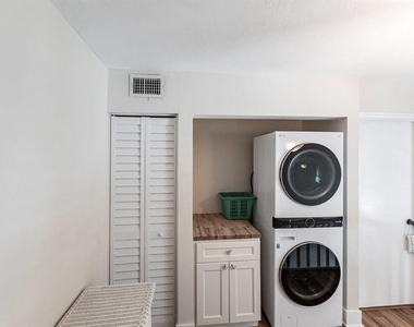 6023 W Peppertree Way - Photo Thumbnail 4