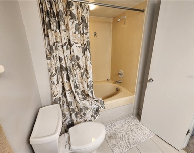 5901 Bahia Del Mar Circle - Photo Thumbnail 12