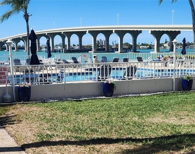 5901 Bahia Del Mar Circle - Photo Thumbnail 19