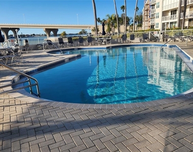 5901 Bahia Del Mar Circle - Photo Thumbnail 18