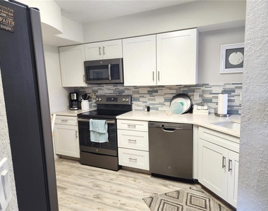 5901 Bahia Del Mar Circle - Photo Thumbnail 8