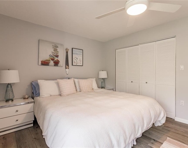 1200 E Peppertree Lane - Photo Thumbnail 21