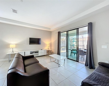 185 Brookes Place - Photo Thumbnail 2