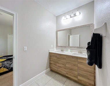185 Brookes Place - Photo Thumbnail 17