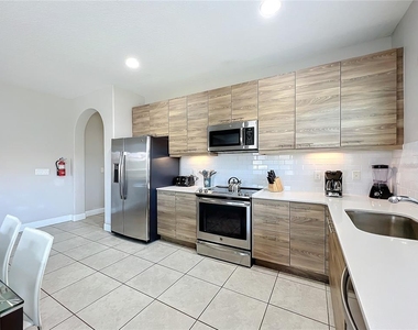 185 Brookes Place - Photo Thumbnail 7