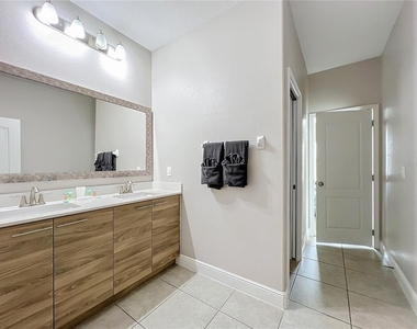 185 Brookes Place - Photo Thumbnail 16
