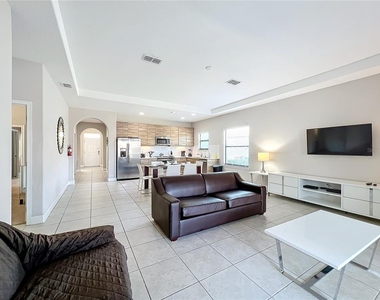 185 Brookes Place - Photo Thumbnail 3