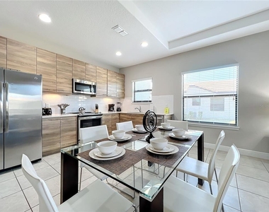 185 Brookes Place - Photo Thumbnail 4