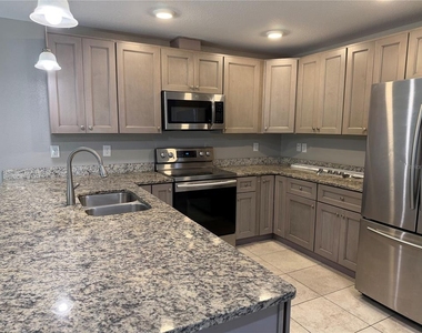 17107 Thompson Avenue - Photo Thumbnail 4