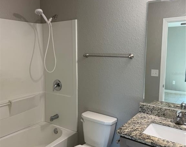 17107 Thompson Avenue - Photo Thumbnail 11