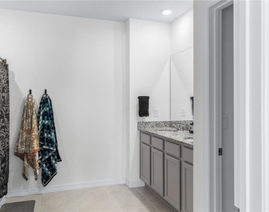 2454 Taloncrest - Photo Thumbnail 12