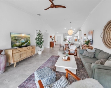 5711 Palmer Circle - Photo Thumbnail 4