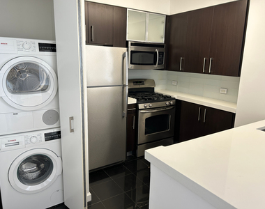 West 37th Street - Photo Thumbnail 5