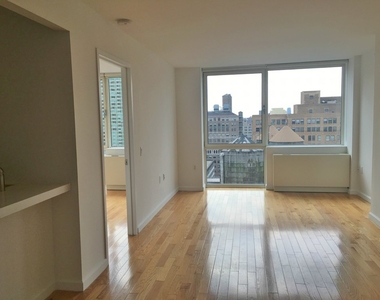 West 37th Street - Photo Thumbnail 2