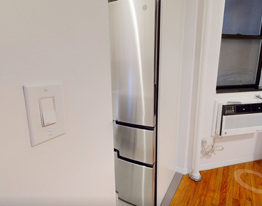 East 89th Street - Photo Thumbnail 3