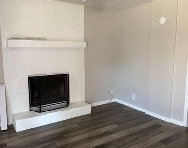 1459 Nw Forest Villa Drive - Photo Thumbnail 2