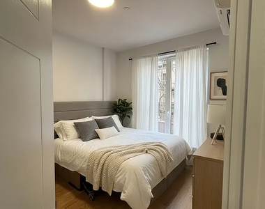56 East 21st Street - Photo Thumbnail 3