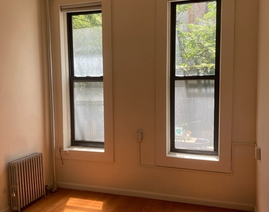 East 9th Street - Photo Thumbnail 3