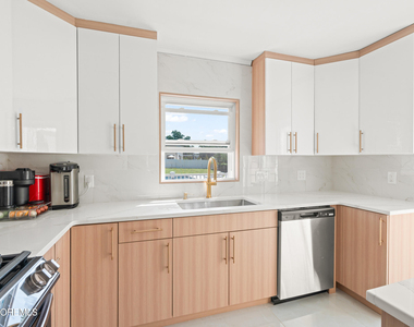 17 Johnston Street - Photo Thumbnail 15