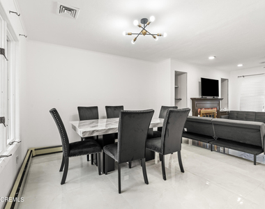 17 Johnston Street - Photo Thumbnail 6