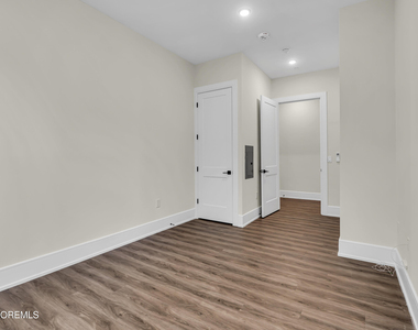 527 Bangs Avenue - Photo Thumbnail 11