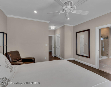 323 E Main Street - Photo Thumbnail 16