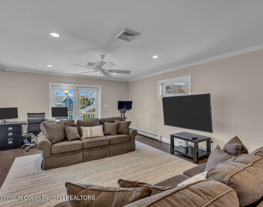 323 E Main Street - Photo Thumbnail 20