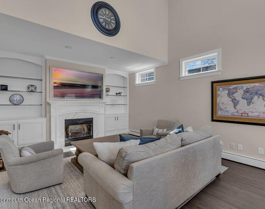 323 E Main Street - Photo Thumbnail 10