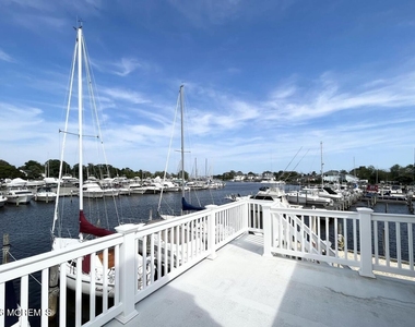222 Marine Plaza - Photo Thumbnail 2