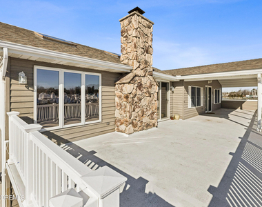 222 Marine Plaza - Photo Thumbnail 17