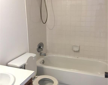 801 W Oakland Park Boulevard - Photo Thumbnail 3