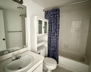 801 W Oakland Park Boulevard - Photo Thumbnail 7