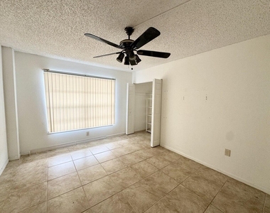 801 W Oakland Park Boulevard - Photo Thumbnail 6