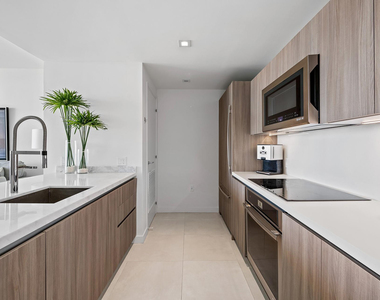 401 N Birch Road - Photo Thumbnail 3