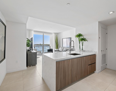401 N Birch Road - Photo Thumbnail 2