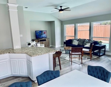 7848 Lancelot Road - Photo Thumbnail 12