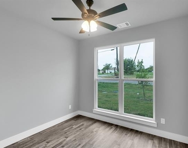 704 N Church Street - Photo Thumbnail 5